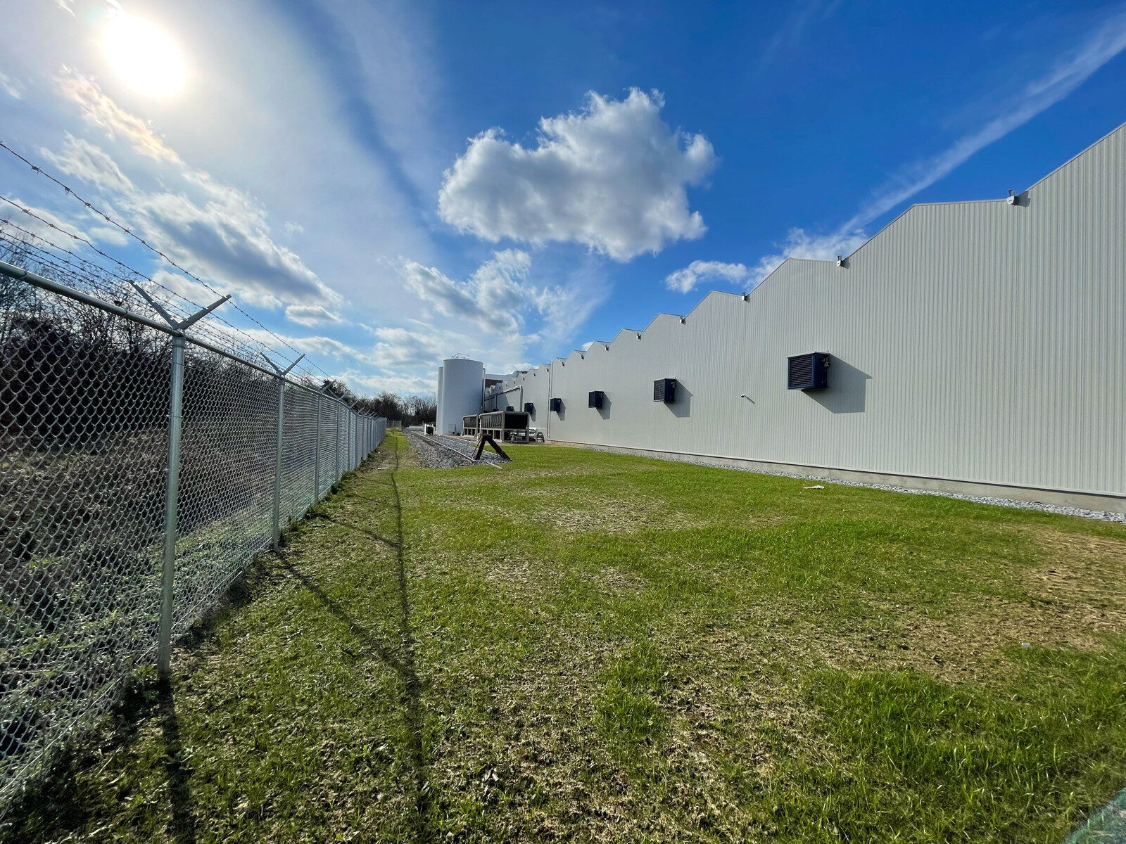 Large commercial DutchGreenhouses greenhouse facility built in Maryland