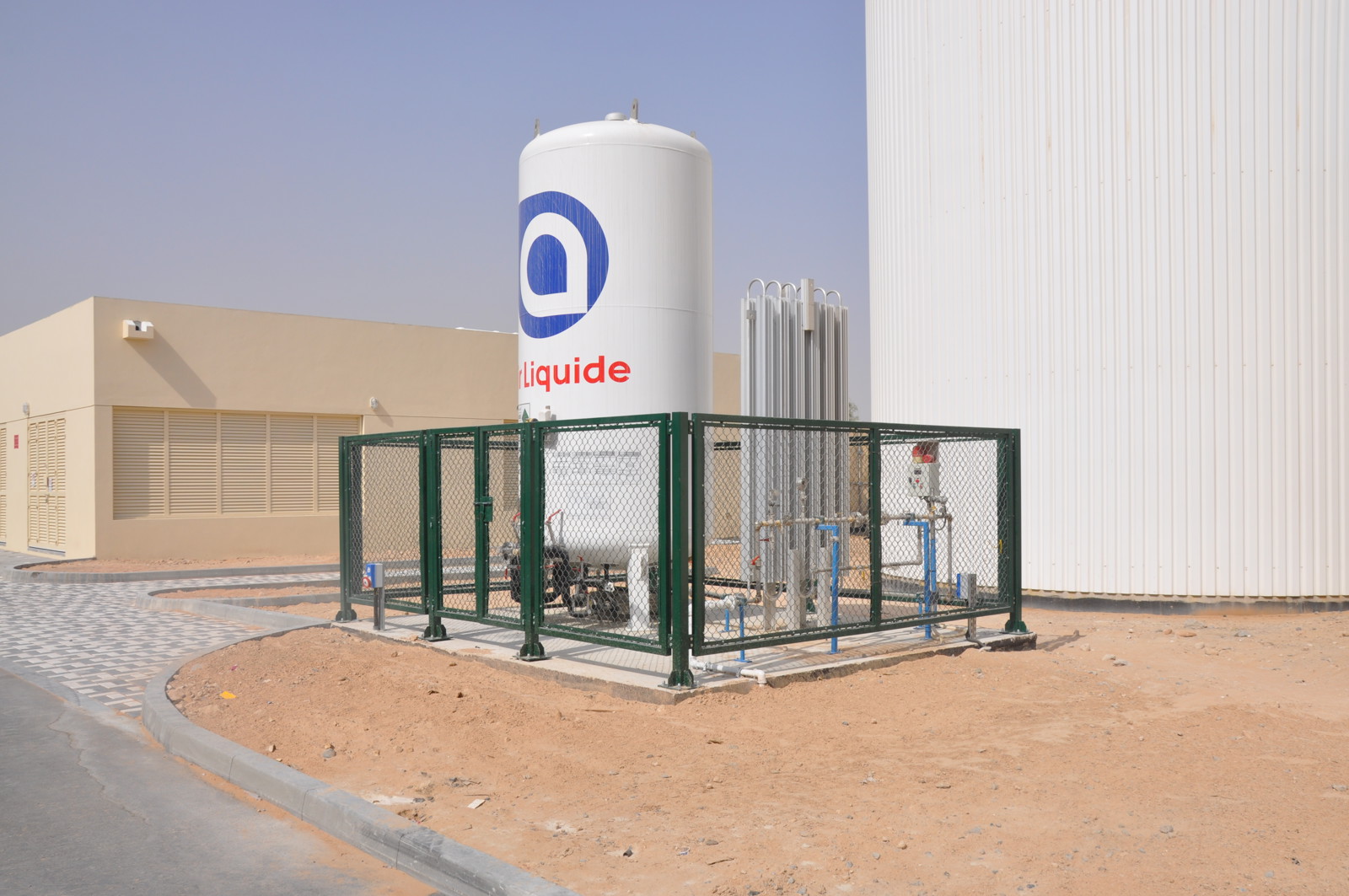 Greenhouse crop cultivation with CO2 enrichment dosing system
