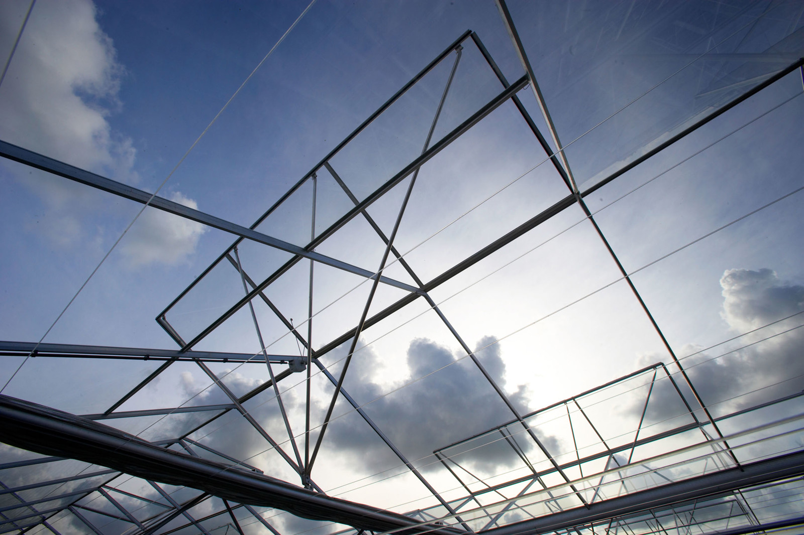 Open roof ventilation window at the ridge of a Venlo greenhouse